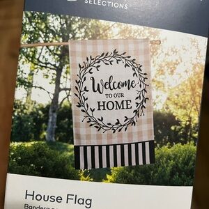 Home House Flag with Wreath Design NWT